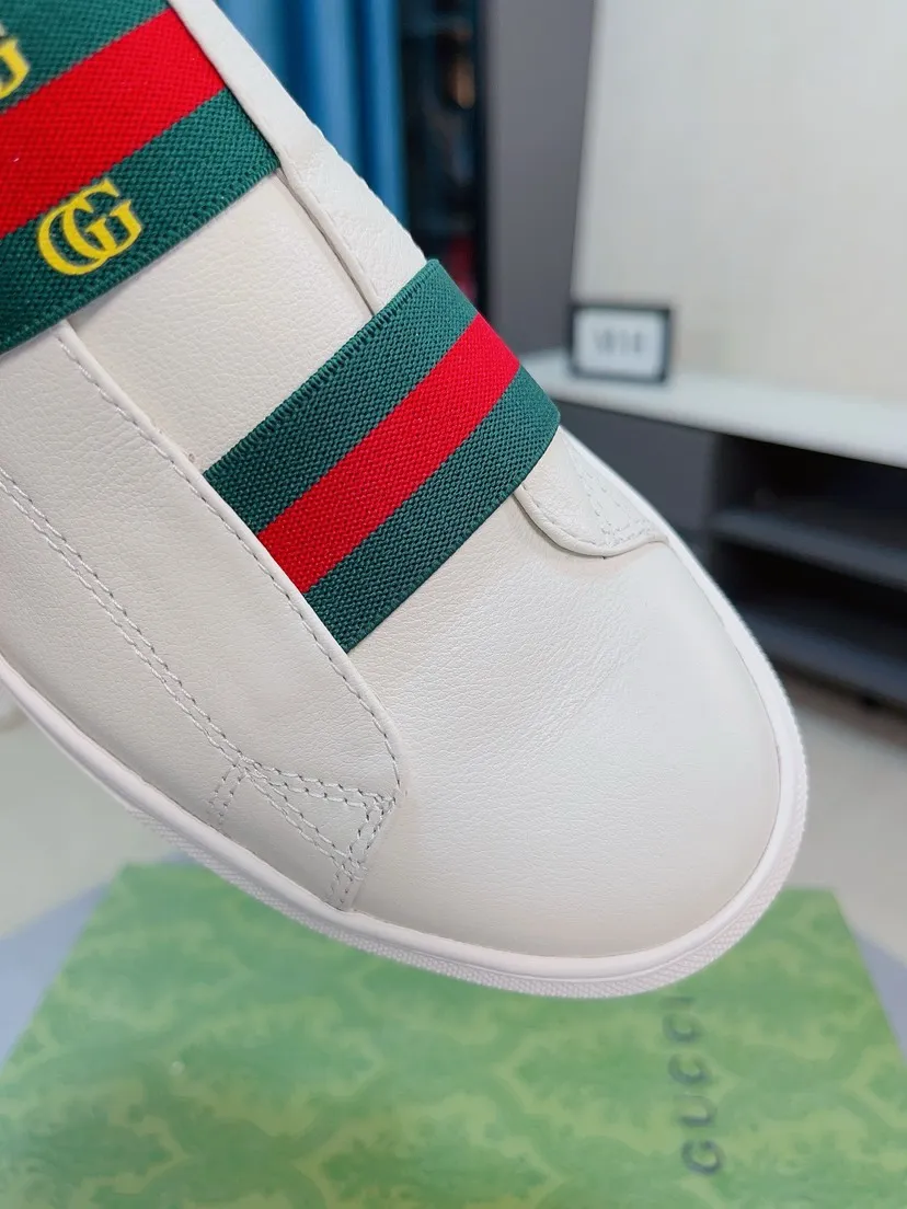 Men's shoes 💰440🌹🌹GUCCI [Gucci] New high-end brand of men's shoes, the latest fashionable casual men's shoes, trendy and versatile style, relaxed and sporty style, uppers imported from Italy, first-layer cowhide, genuine leather lining and ultra-fine workmanship. Original personalized fashionable rubber wear-resistant outsole, light and comfortable on the foot, size 38-44
